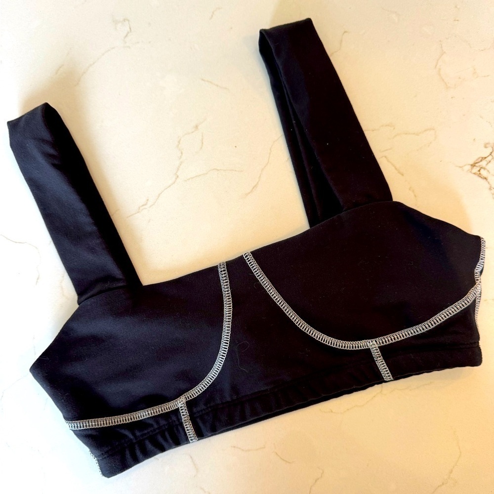 WeWoreWhat Black Bandeau with White Contrast Stitching Sports Bra / small